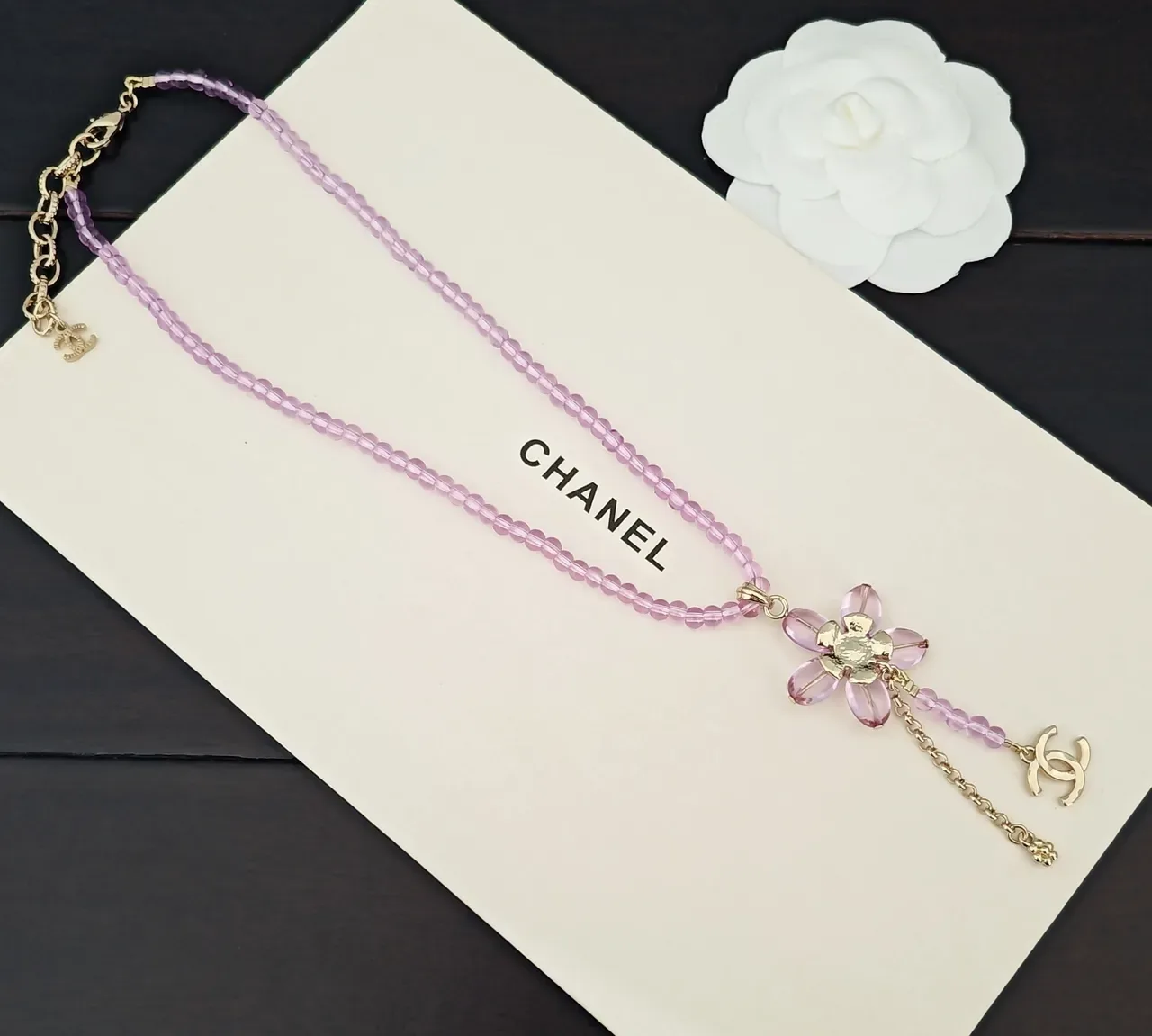 Colar Chanel Pingente Floral Cristais Lavanda Translúcidos Roxo e Dourado 2