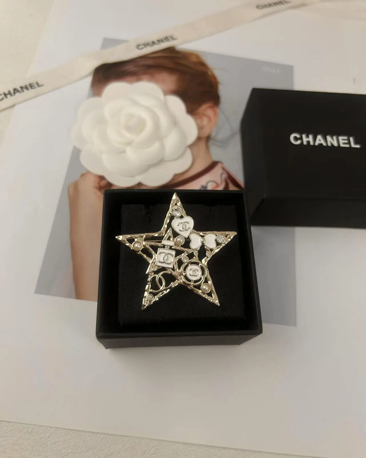 Chanel broche étoile broche en métal blanc doré 2
