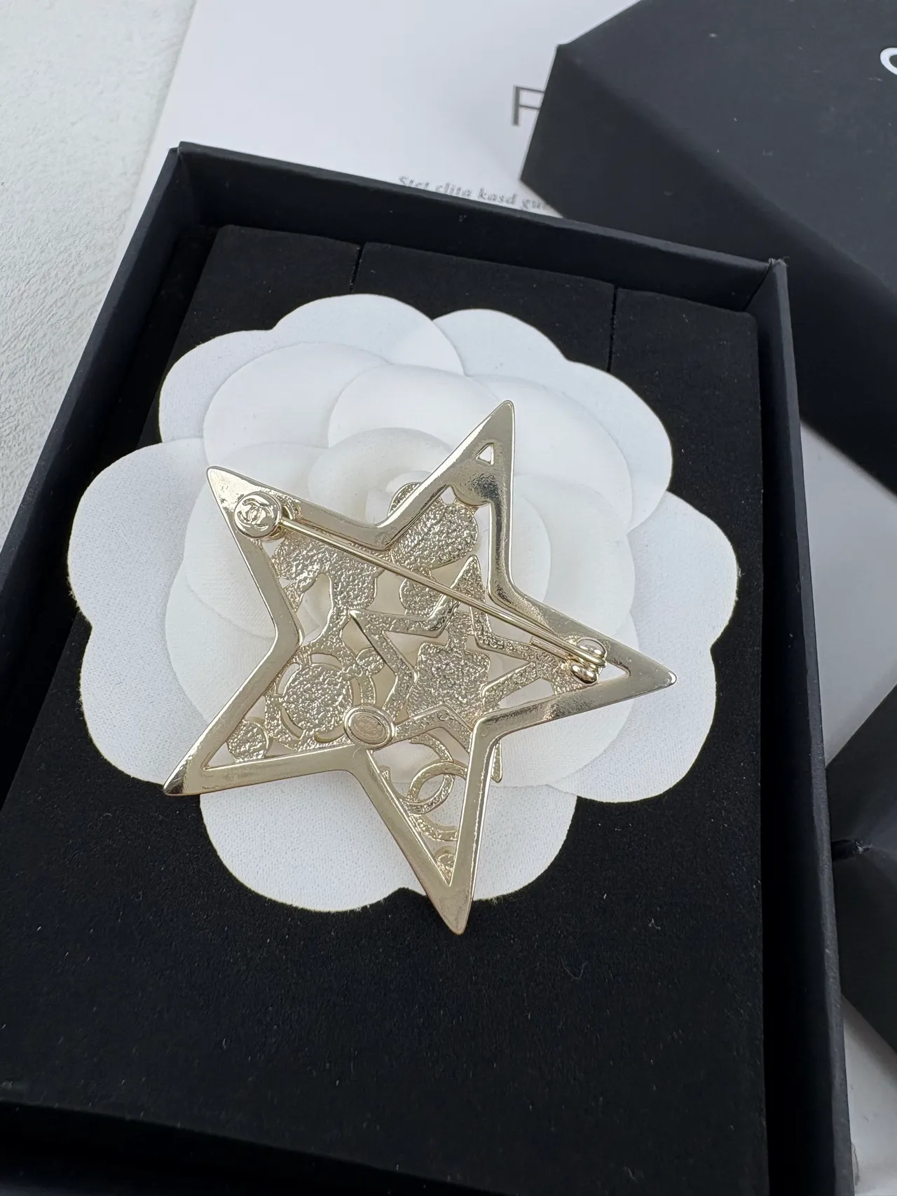 Chanel broche étoile broche en métal blanc doré 9
