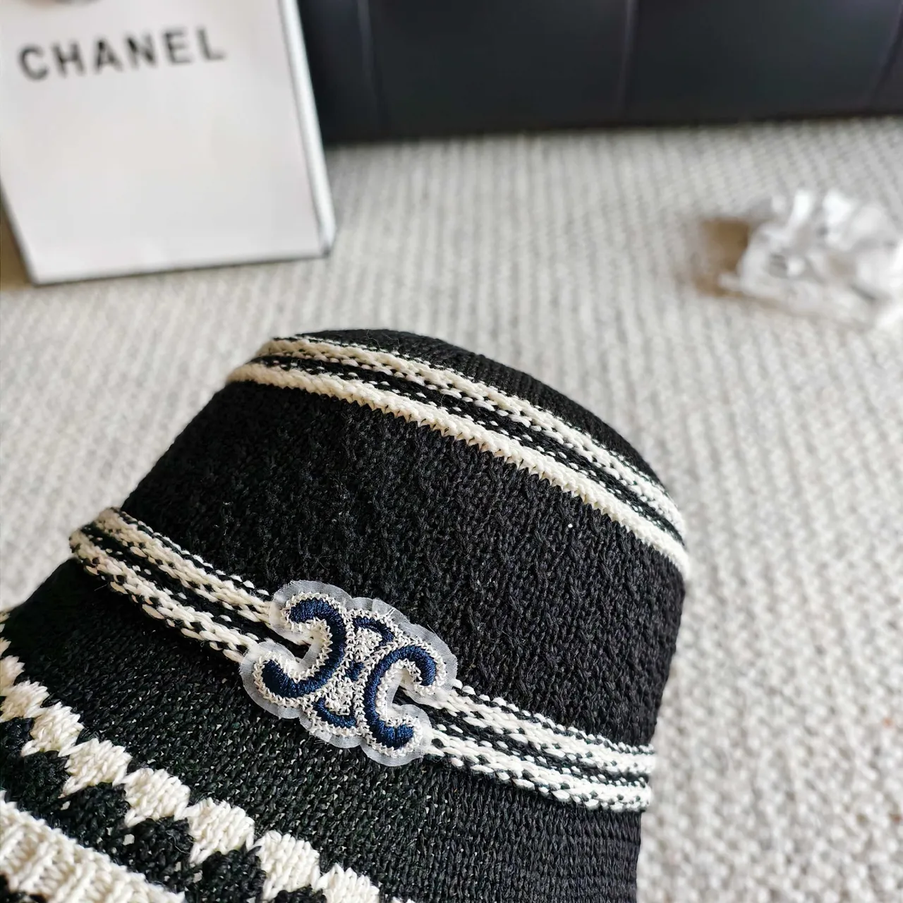 Chanel rayado tejido CC Logo sombrero bucket 4