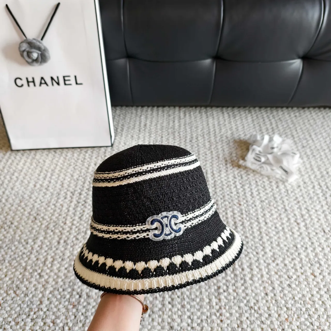 Chanel rayado tejido CC Logo sombrero bucket 5