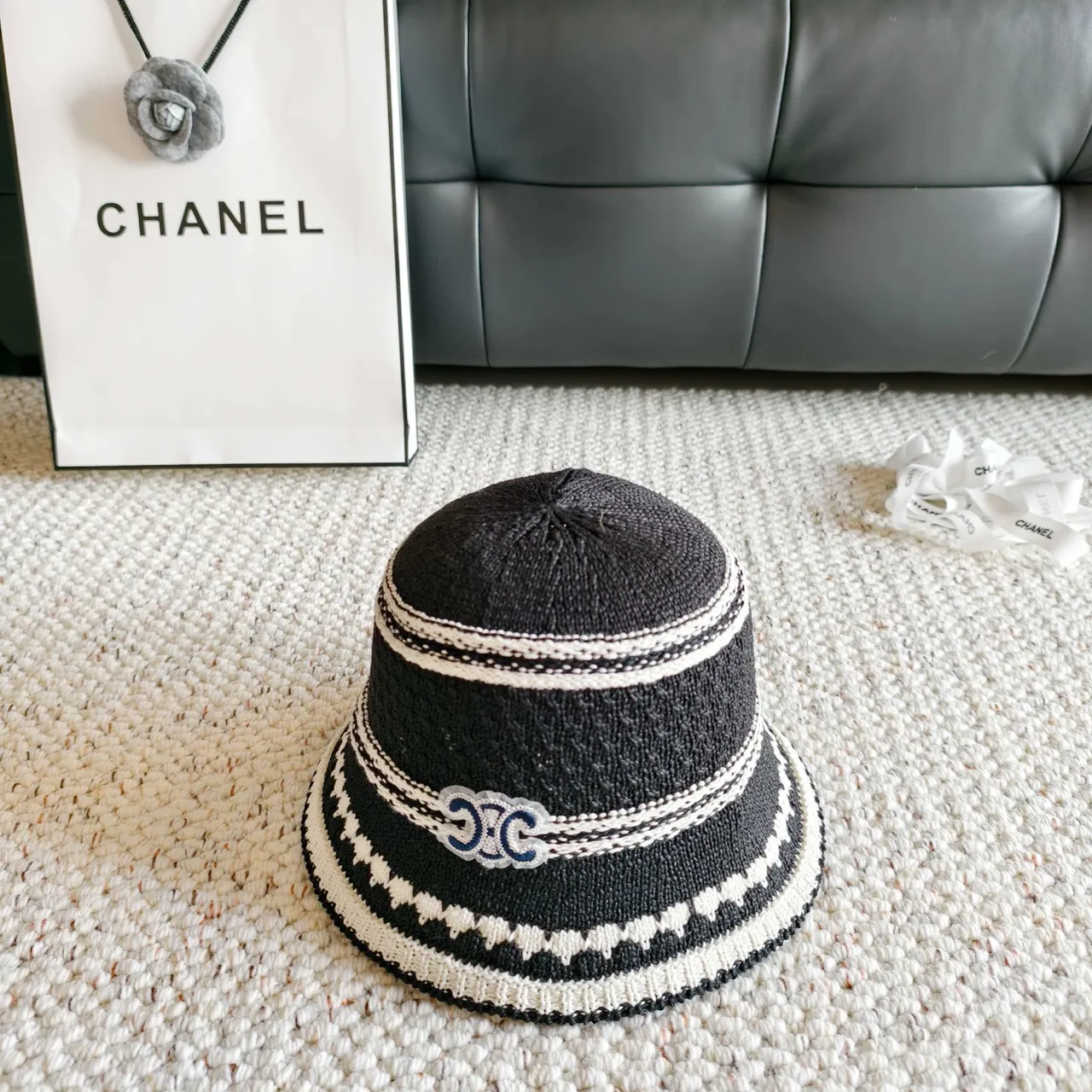 Chanel rayado tejido CC Logo sombrero bucket 8