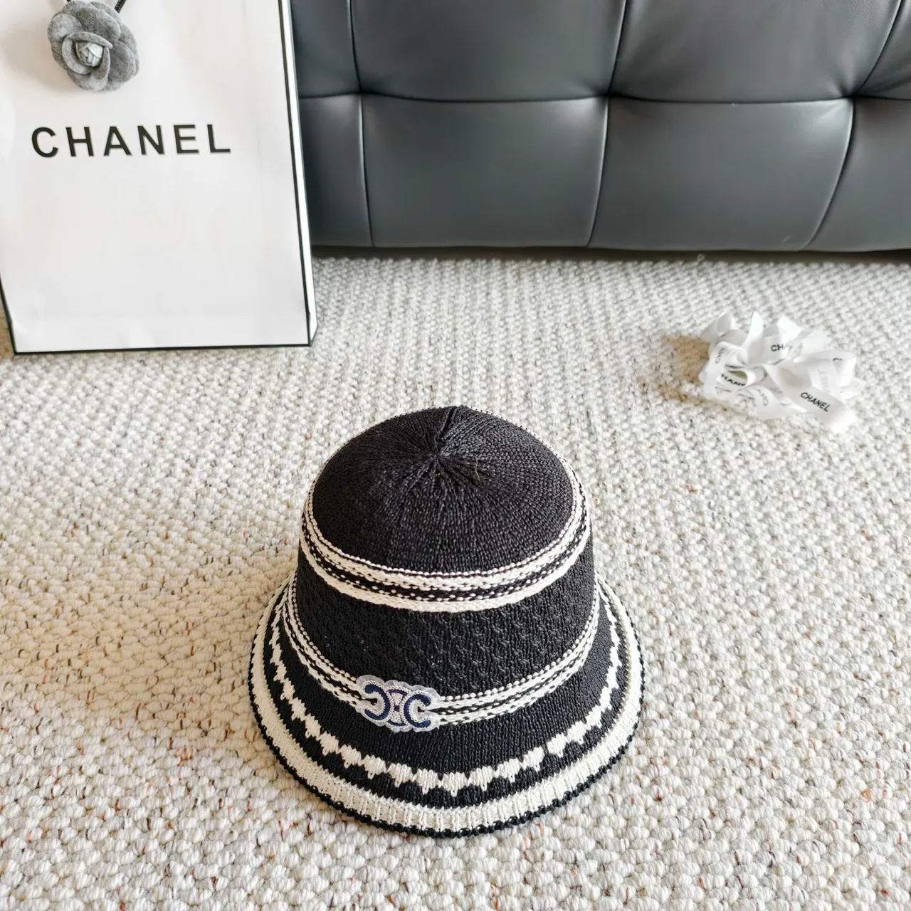 Chanel rayado tejido CC Logo sombrero bucket 9
