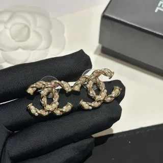 Chanel Twisted CC اللؤلؤ والكريستال أقراط