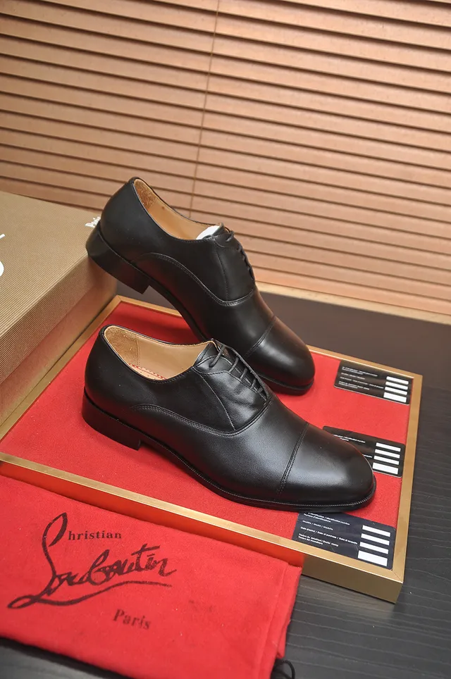 Christian Louboutin Zapatos Oxford con punta de tapa negra 4