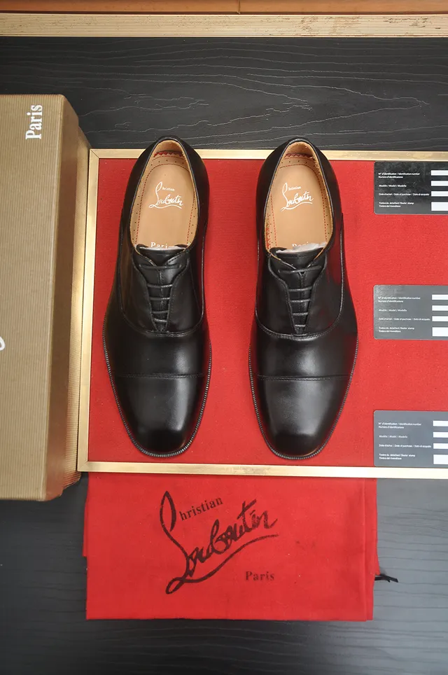 Christian Louboutin Zapatos Oxford con punta de tapa negra 5