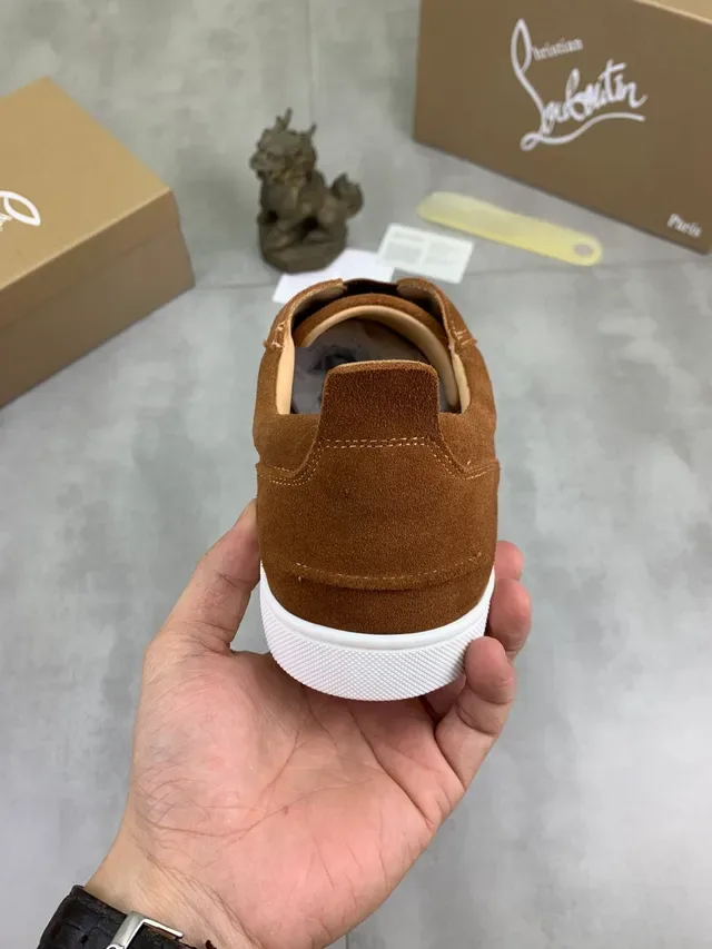Christian Louboutin سويد سليب أون قاع أبيض أحذية لايف ستايل 3