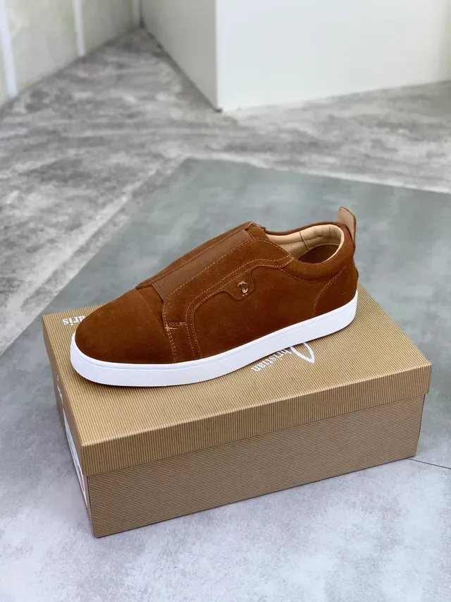 Christian Louboutin سويد سليب أون قاع أبيض أحذية لايف ستايل 4