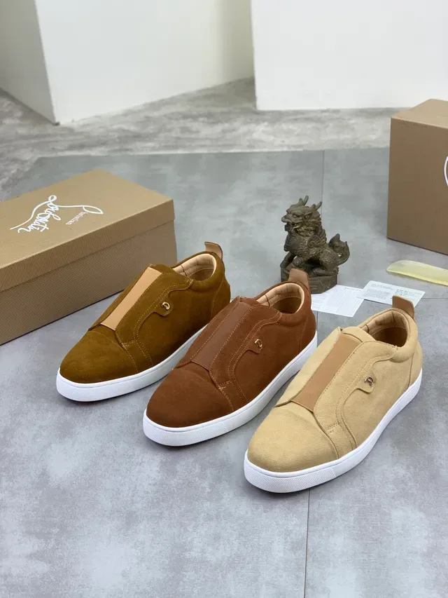 Christian Louboutin سويد سليب أون قاع أبيض أحذية لايف ستايل 6