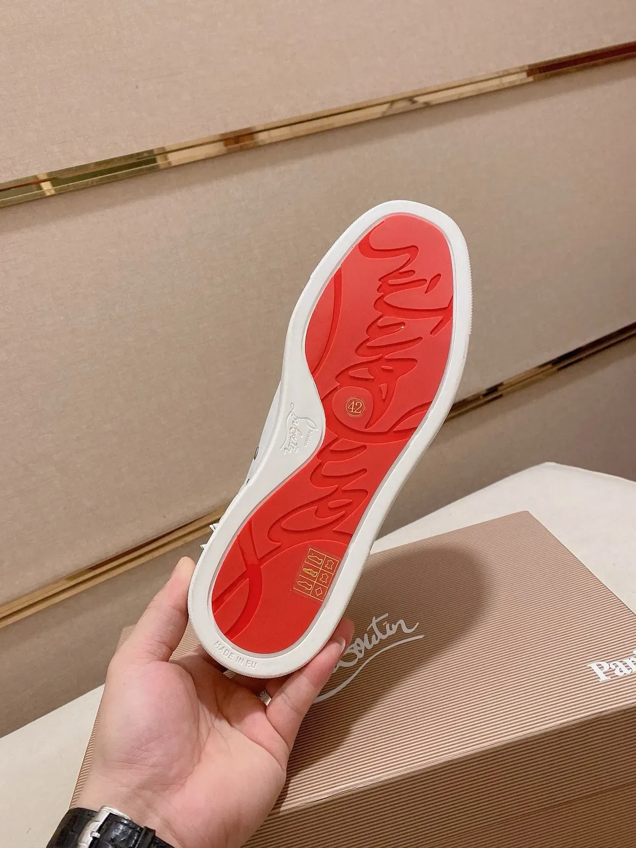 Christian Louboutin حذاء أسلوب حياة جلد ناعم أبيض فضي مدبب 9