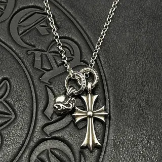 Chrome Hearts क्रॉस और हार्ट चार्म सिल्वर नेकलेस