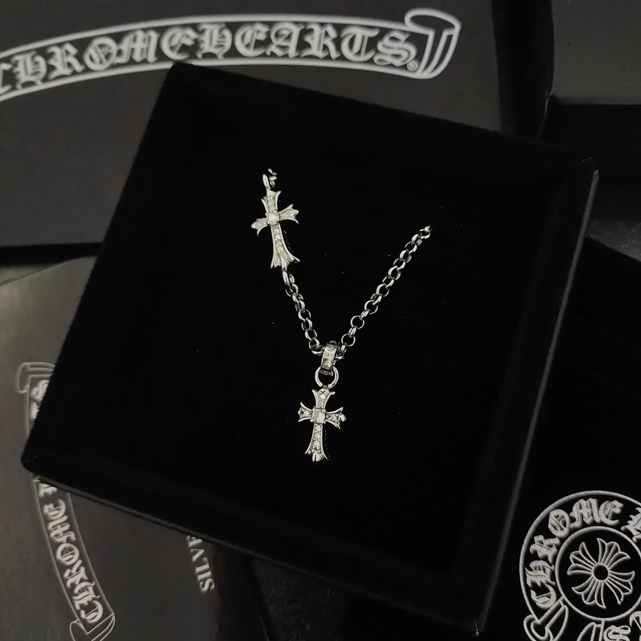 Chrome Hearts Colar com pingente de cruz dupla Pavé 3
