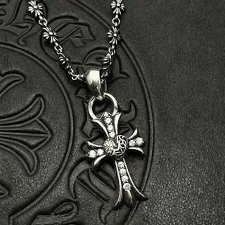 Chrome Hearts Pendentif Croix Gothique Argentée Noire Pavé-Set Pierres Claires Collier 4