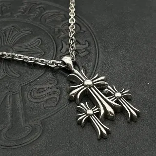 Chrome Hearts Triple Cross रिवेटेड चांदी का हार