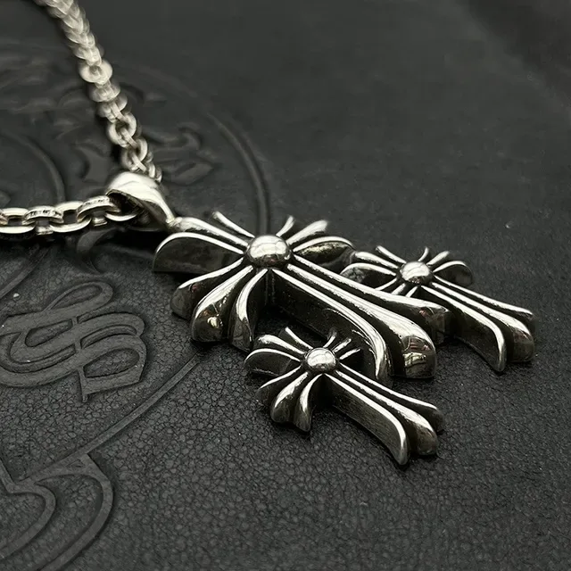 Chrome Hearts Triple Cross रिवेटेड चांदी का हार 4