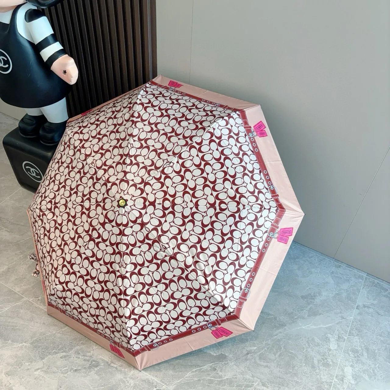 Coach Bolso de tela beige y rosa con canopy octagonal y estampado con monograma 3