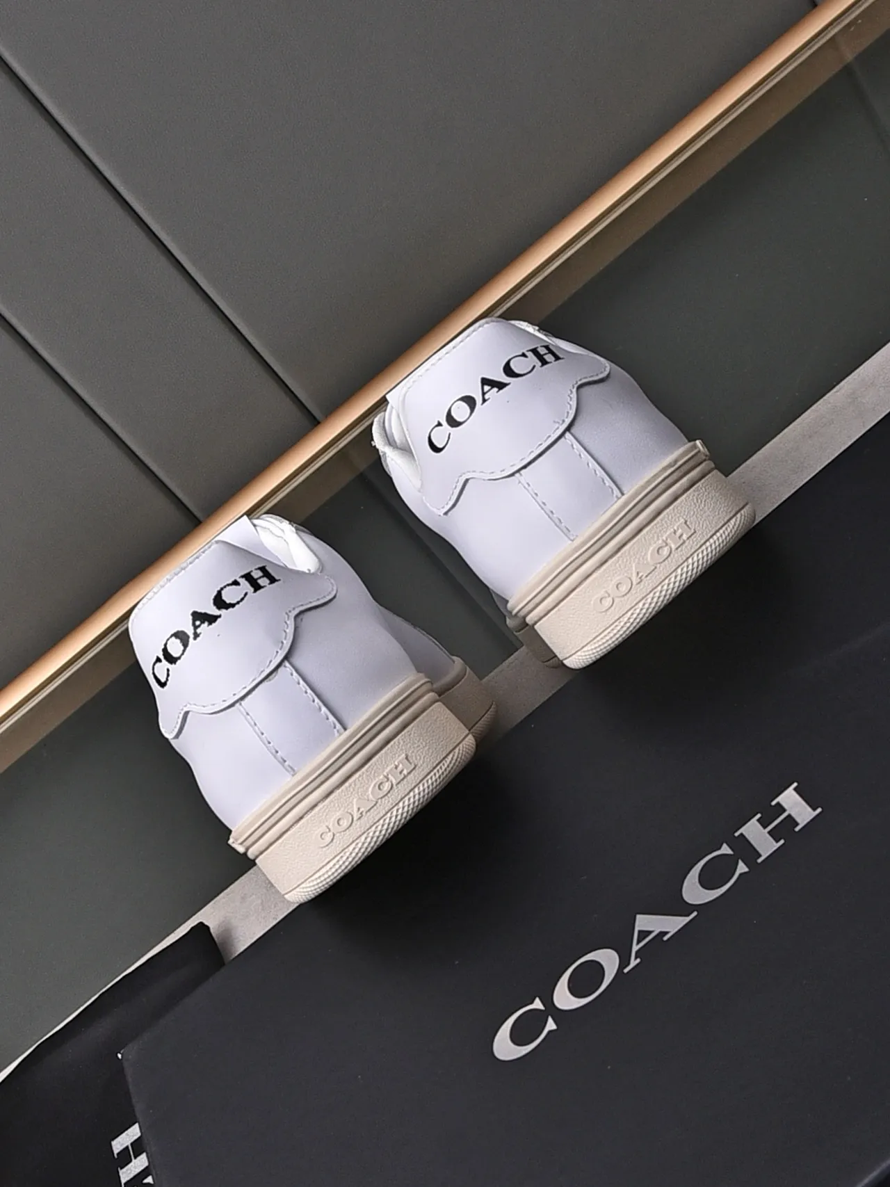 Coach Blanco Beige Cuero Liso Superior Marca Minimalista Estilo de Vida Sneakers 3