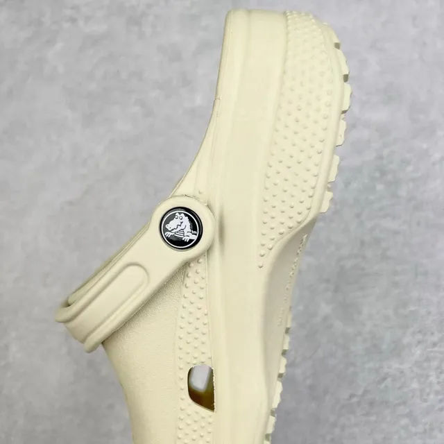Crocs Classic Clog 米色 模塑泡沫凉鞋 4