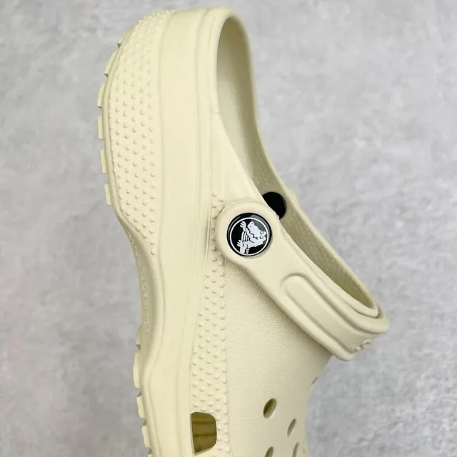 Crocs Classic Clog 米色 模塑泡沫凉鞋 5