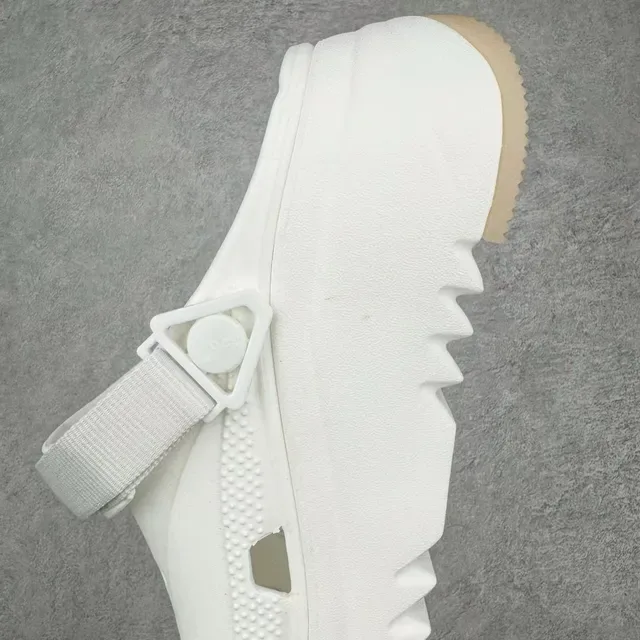 Crocs Echo Clog Zueco Branco com Plataforma e Cinta 7
