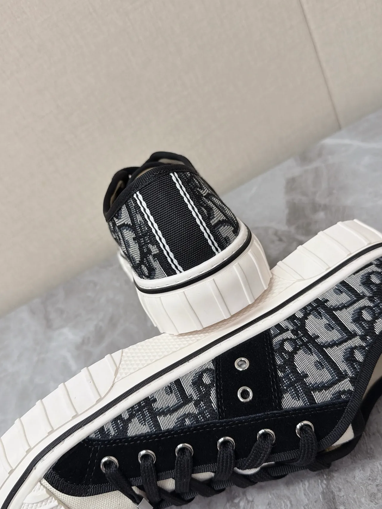 Dior B23 Monogramme Toile Noir Blanc Chaussures Lifestyle 3