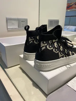 Dior B23 Sneakers lifestyle noir et beige à l'impression monogram 3