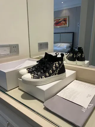 Dior B23 Sneakers lifestyle noir et beige à l'impression monogram 4