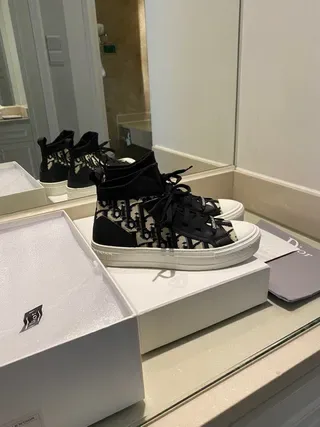 Dior B23 Sneakers lifestyle noir et beige à l'impression monogram 5