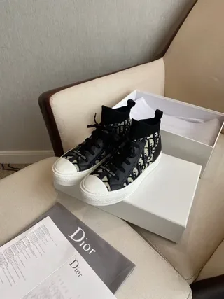 Dior B23 Sneakers lifestyle noir et beige à l'impression monogram 7