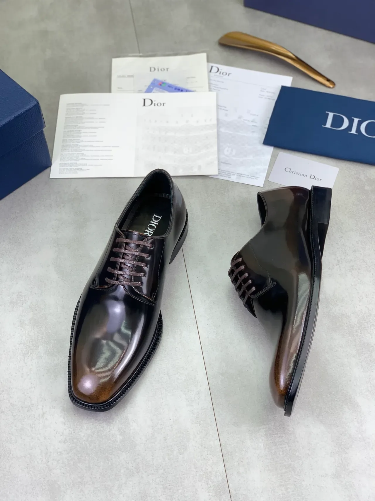 Dior B27 বাদামী হাই-গ্লস প্যাটেন্ট লেদার ক্যাপ-টো অক্সফোর্ড শু 4