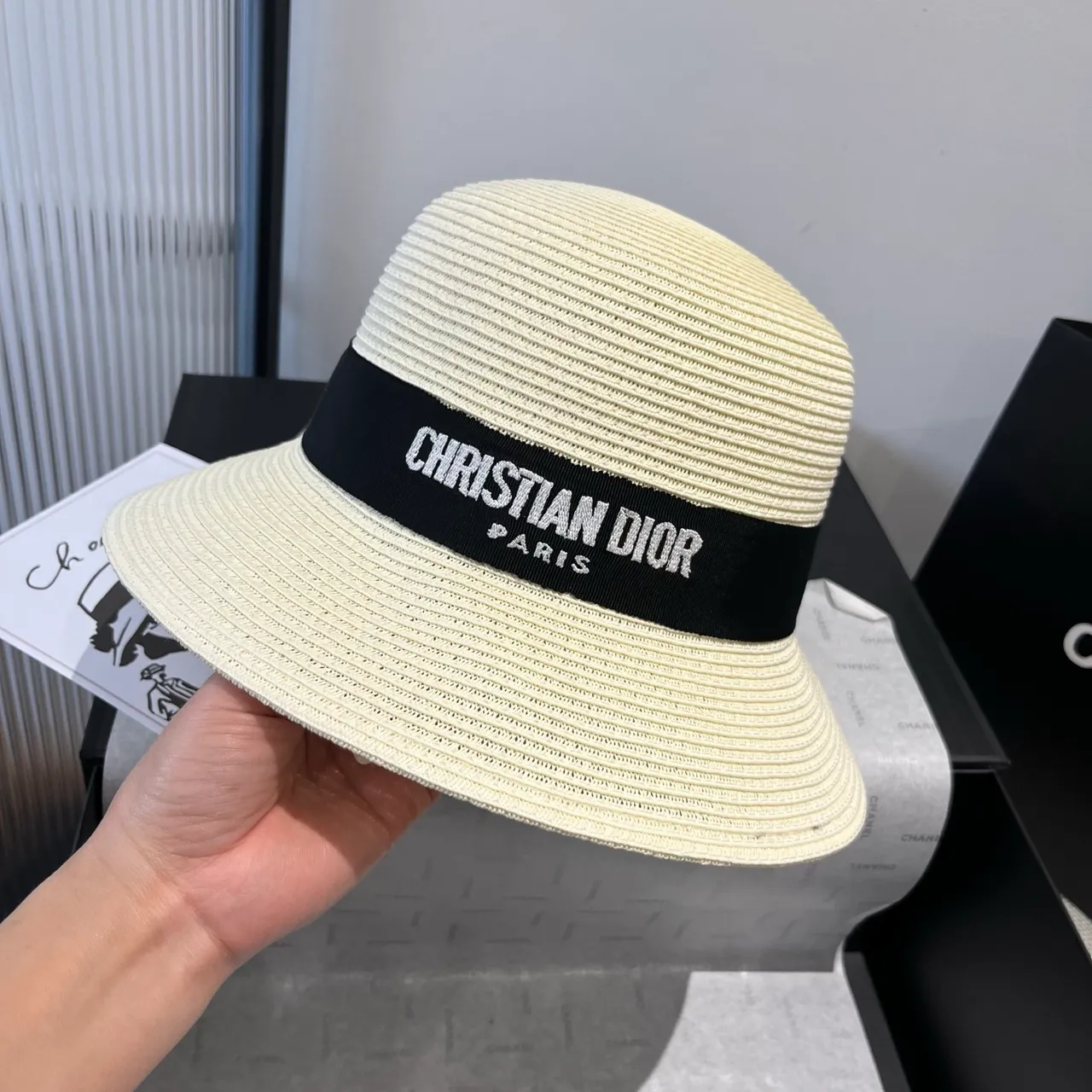 Dior Beige y Negro Tejido Textura Paja Estructurado Corona Acanalada Fedora 9