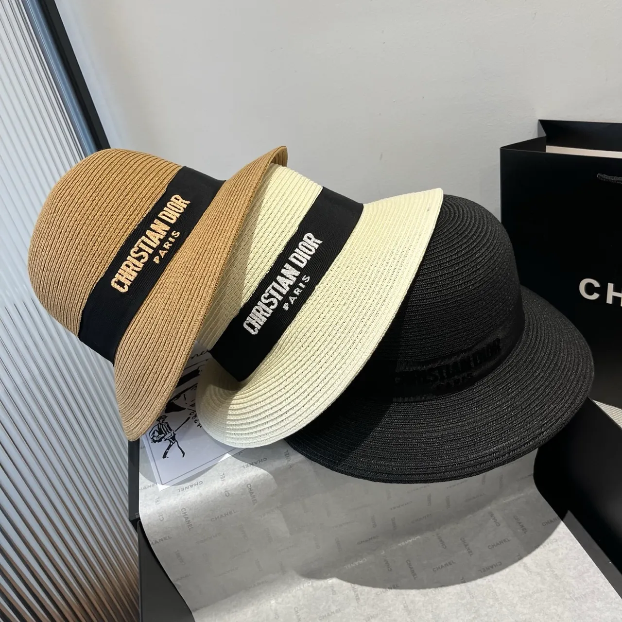 Dior Beige y Negro Tejido Textura Paja Estructurado Corona Acanalada Fedora 10