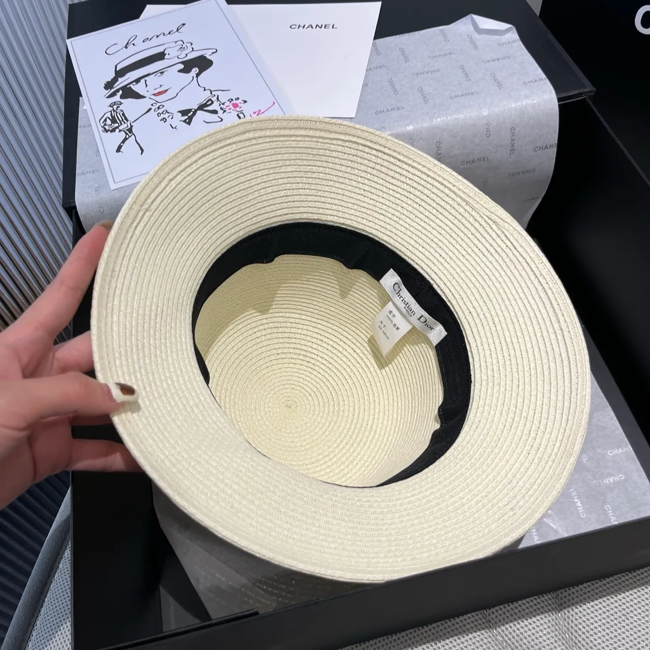 Dior Beige y Negro Tejido Textura Paja Estructurado Corona Acanalada Fedora 11