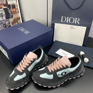Dior sneakers chunky semelle noire et rose matériaux mixtos