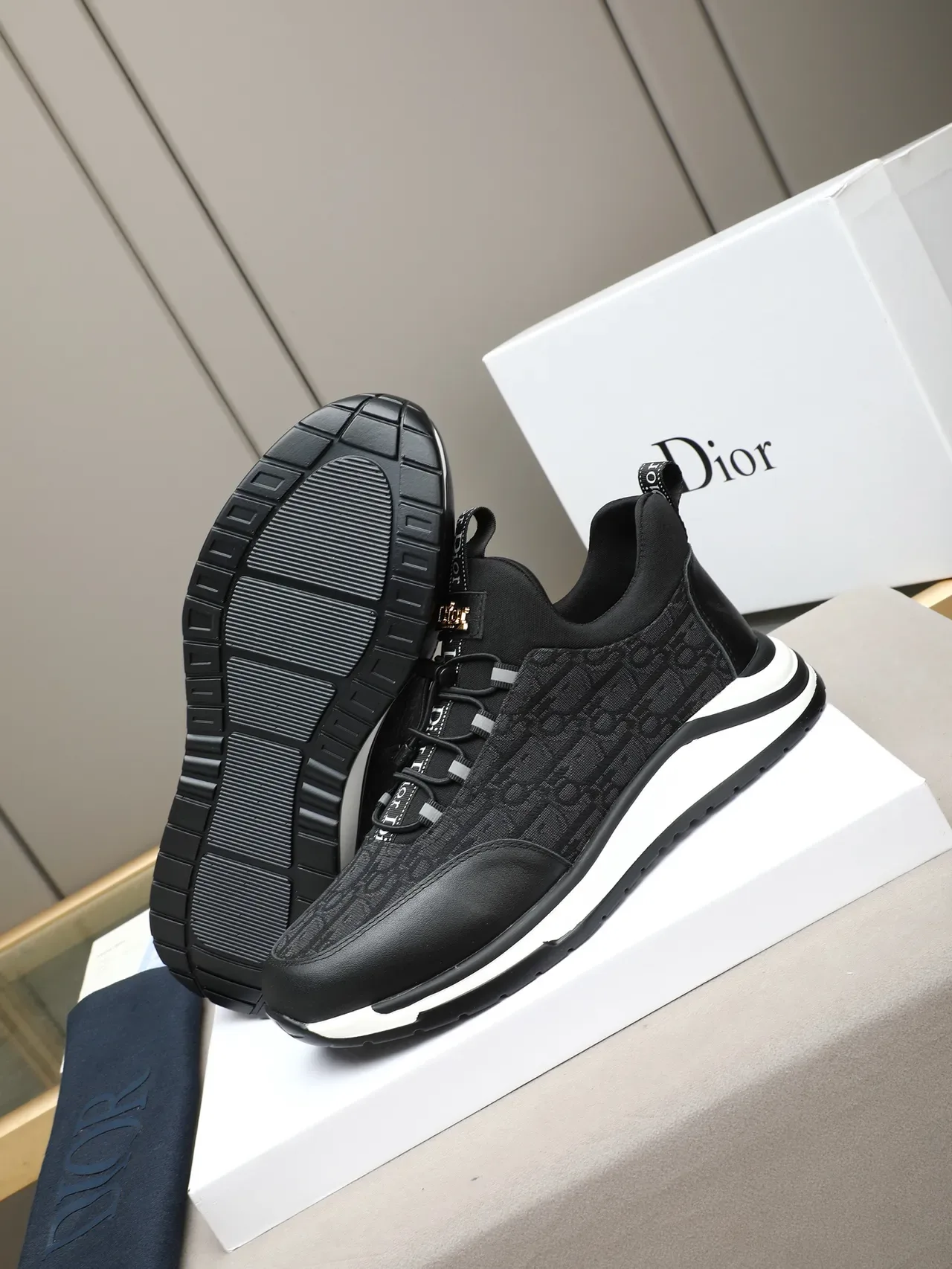 Dior 黑白 Oblique Jacquard 皮革鞋头休闲运动鞋 3