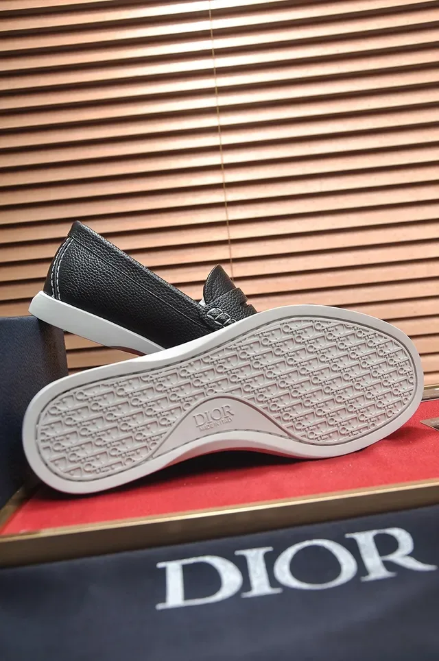Dior لوسفر جلد أسود أبيض بيبلد سول كونتراست 3