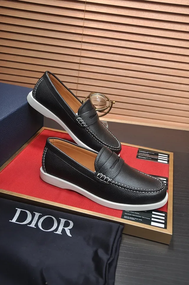 Dior لوسفر جلد أسود أبيض بيبلد سول كونتراست 4