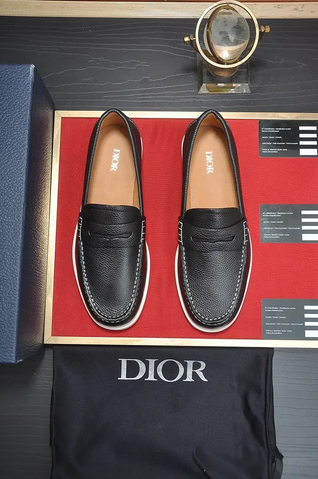 Dior لوسفر جلد أسود أبيض بيبلد سول كونتراست 5