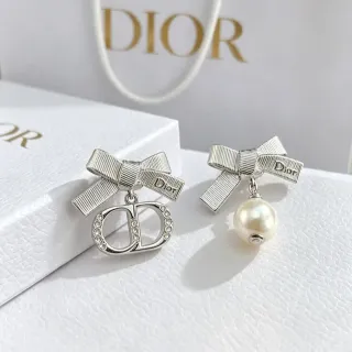 Dior Motivo Lazo Asimétrico Cristal y Perla Aretes