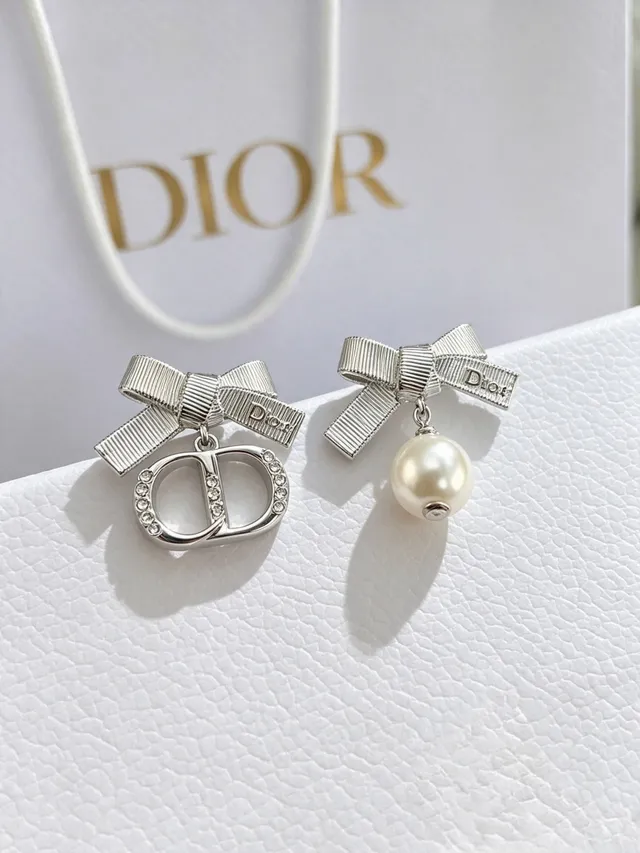 Dior Motif Nœud Asymétrique Cristal et Perle Boucles d'Oreilles 3