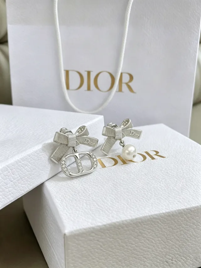 Dior Motif Nœud Asymétrique Cristal et Perle Boucles d'Oreilles 7