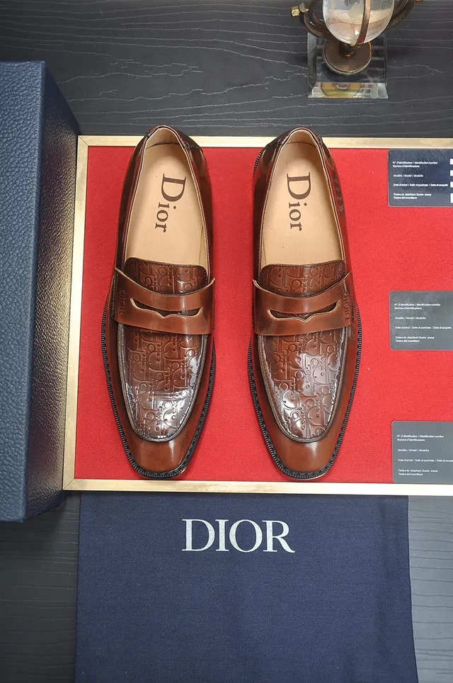 Dior বাদামী কালো এমবসড অবলিক প্যাটার্ন পেনি স্ট্র্যাপ লুফার 5