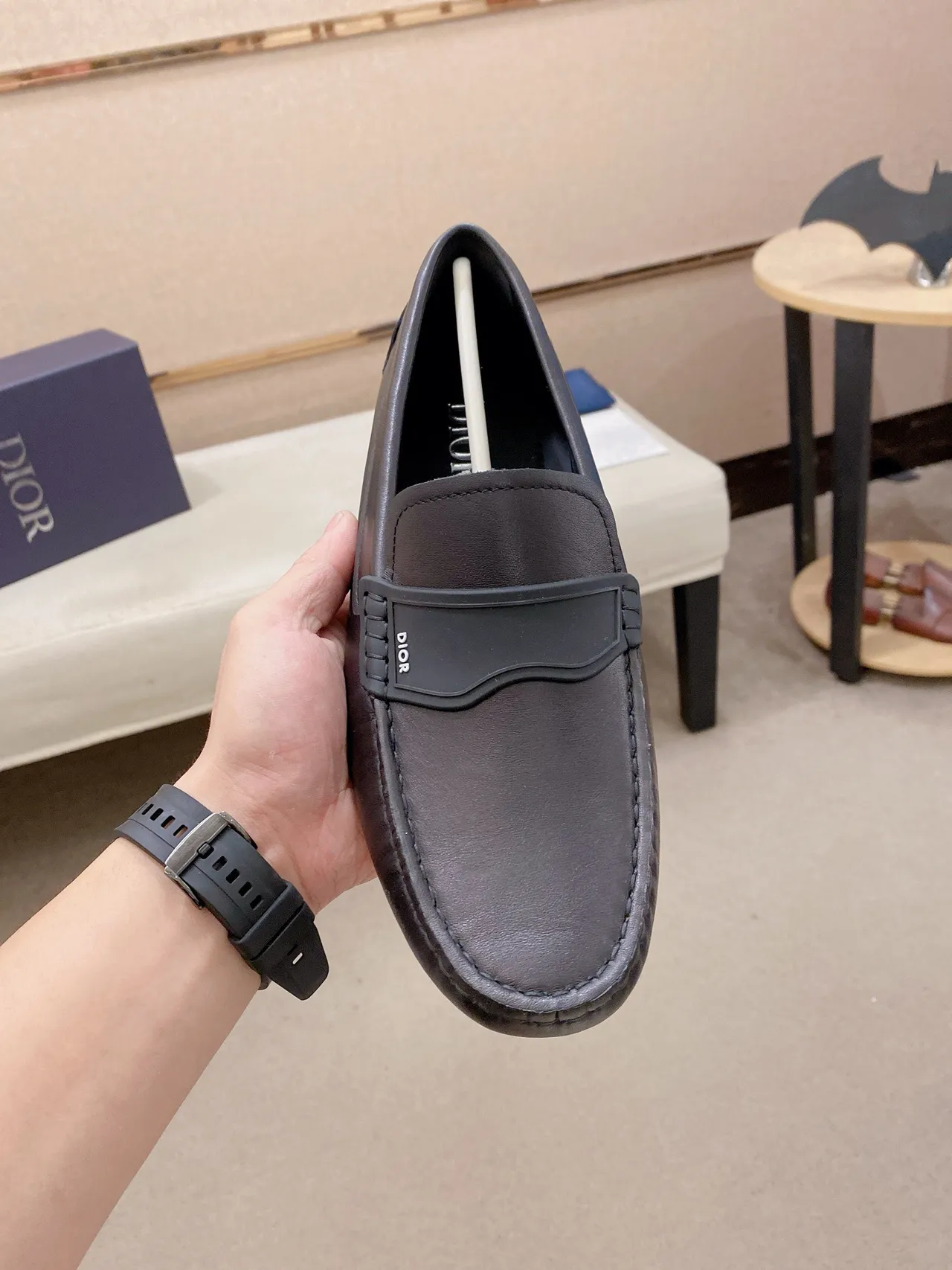 Dior भूरा काला चिकनी चमड़ी ऊपरी मोल्डेड रबड़ पट्टी लोफर 4