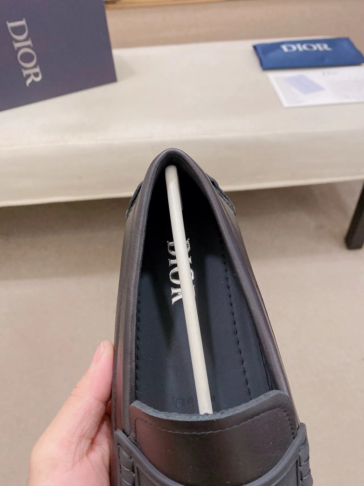 Dior भूरा काला चिकनी चमड़ी ऊपरी मोल्डेड रबड़ पट्टी लोफर 7