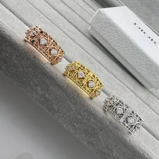 Dior ক্রিস্টাল সজ্জিত ওপেনওয়ার্ক চওড়া ব্যান্ড আংটি