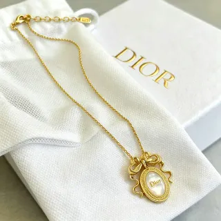 Dior Collier avec Motif de Nœud en Or Doré et Nacre Ovale