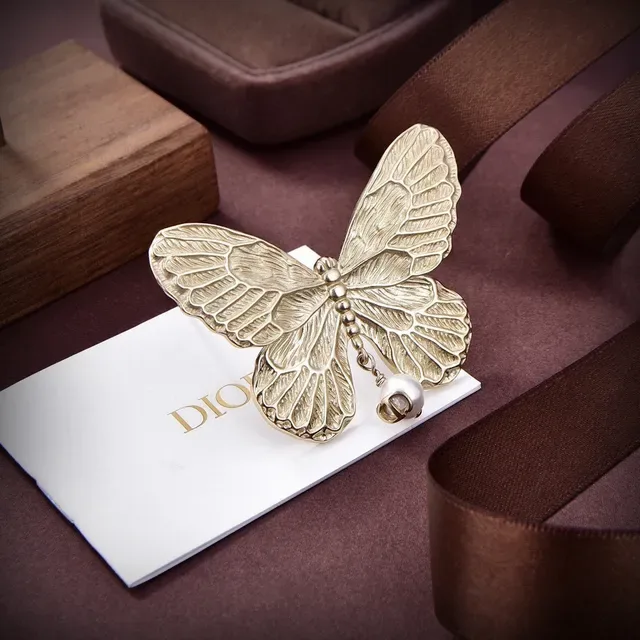 Dior Gold-Tone Butterfly Pearl-Dangle Brooch 4