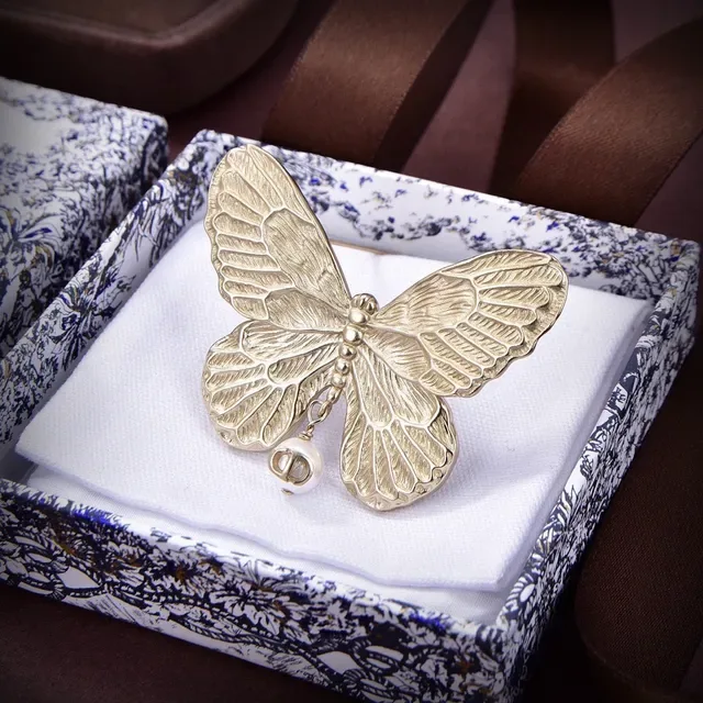Dior Gold-Tone Butterfly Pearl-Dangle Brooch 5