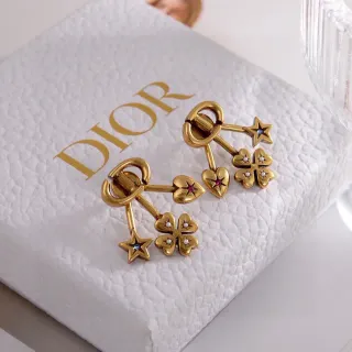 Dior Arete con Encanto de Estrella Corazón Trébol en tono dorado