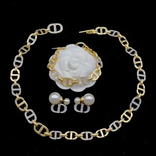 ديور سلسلة CD-Link كاميليا موتيف قلادة ذهبي أبيض